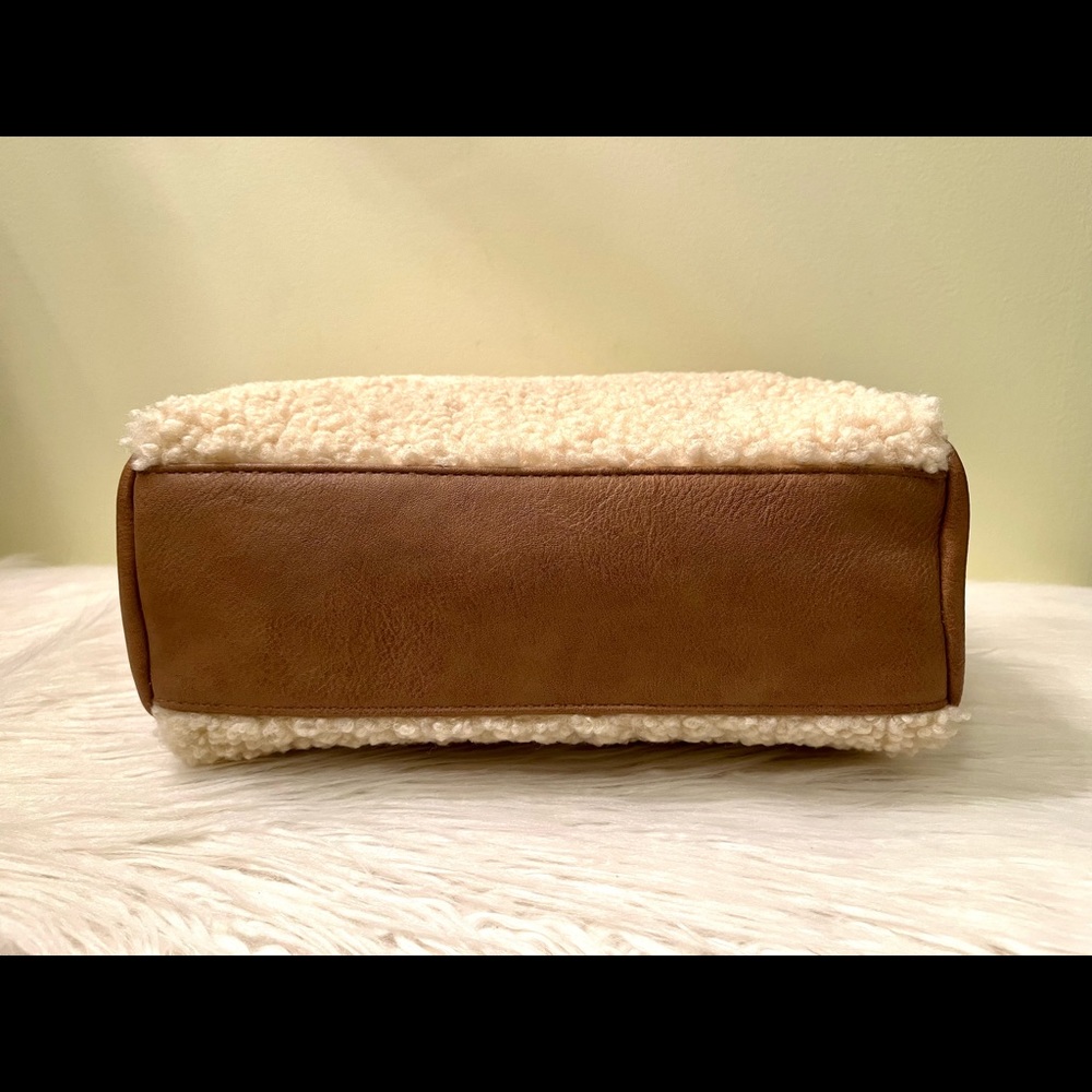 Universal Thread Wool Purse Crossbody - Picture 4 of 7